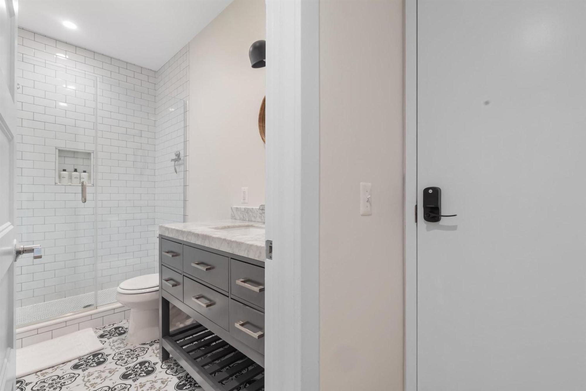 Lovely 1-BR Suite in the Heart of Adams Morgan واشنطن المظهر الخارجي الصورة